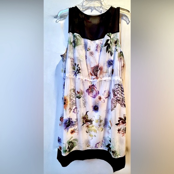 Flirty Spring/Summer Floral Design Dress Size L - Picture 2 of 5